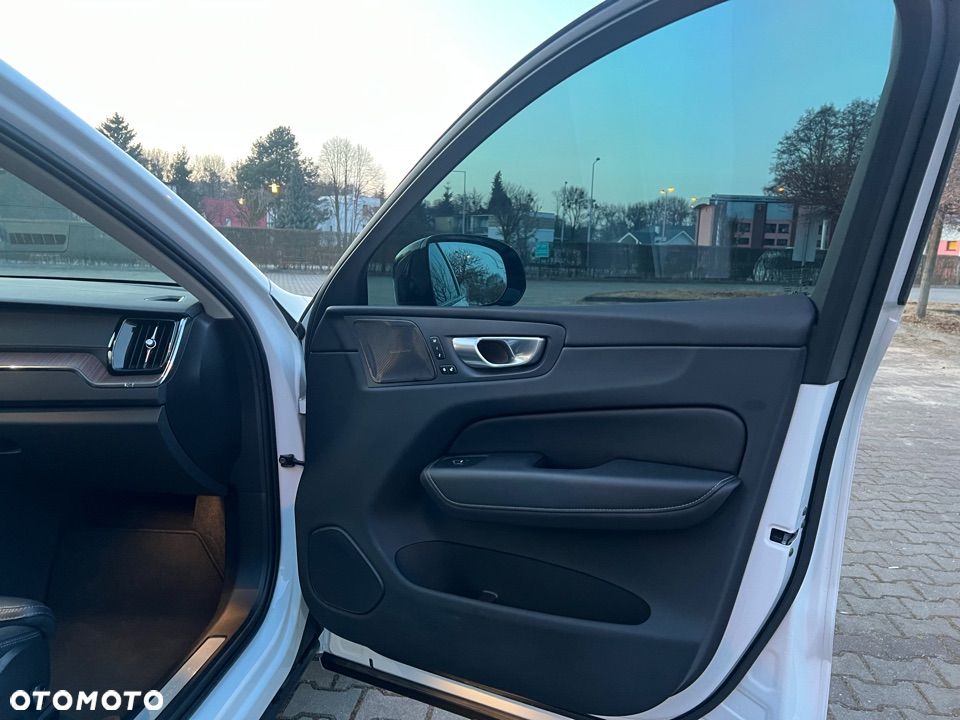 Volvo XC 60 T8 AWD Recharge Ultimate Dark - 13