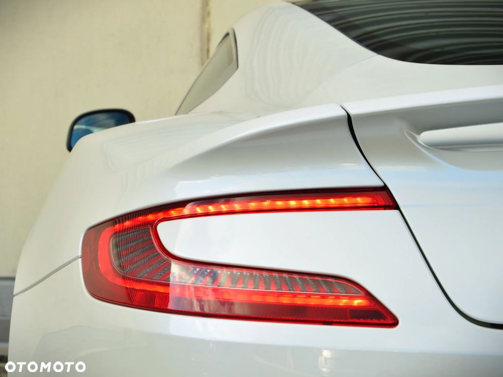 Aston Martin V12 Vanquish - 16