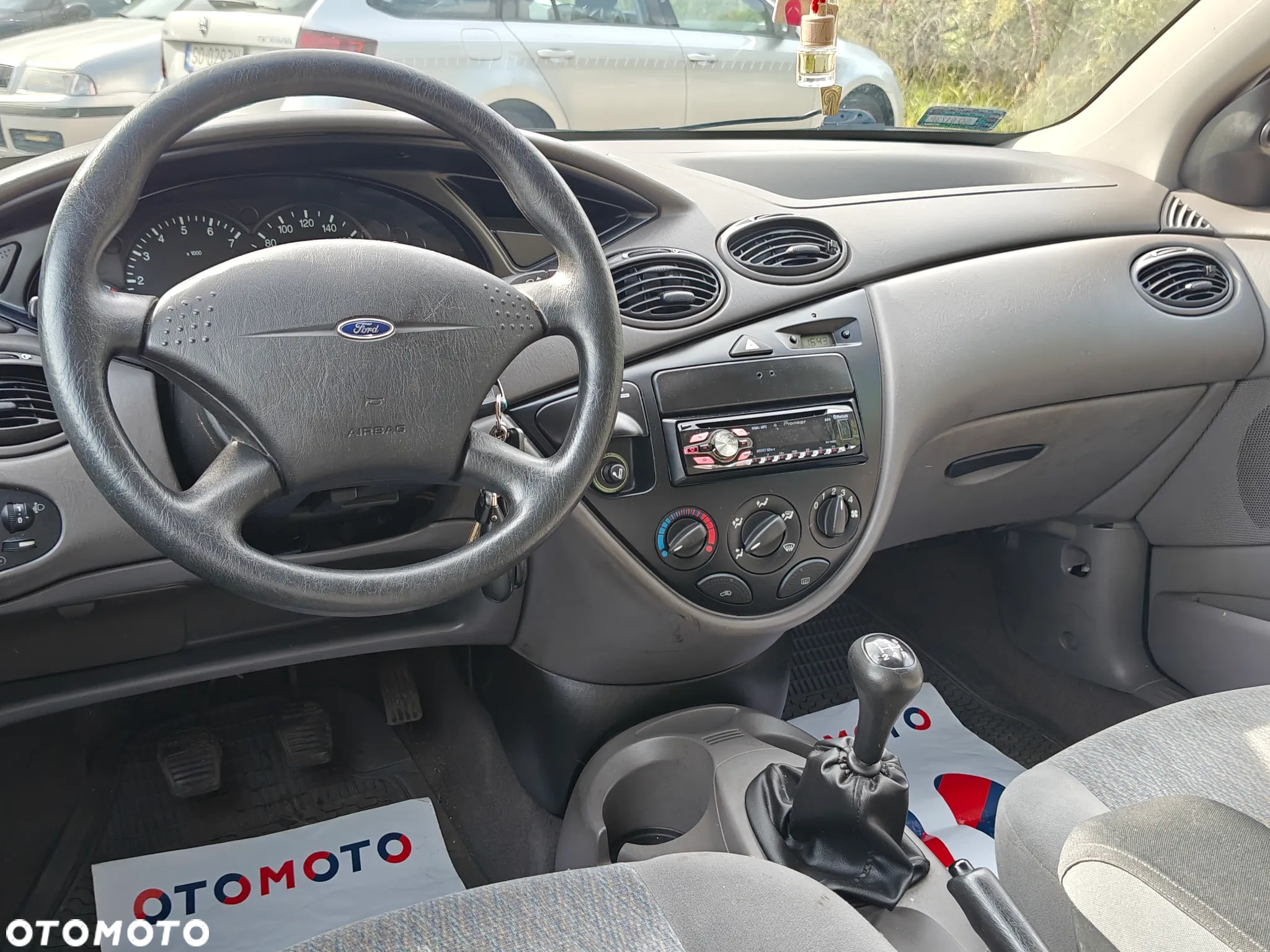 Ford Focus 1.8 Ambiente - 6
