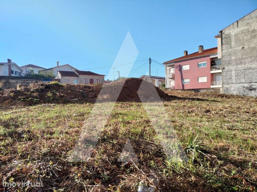 Moradia T4 e 2 lotes de terreno no centro de Albergaria-a-Velha! - Grande imagem: 2/31