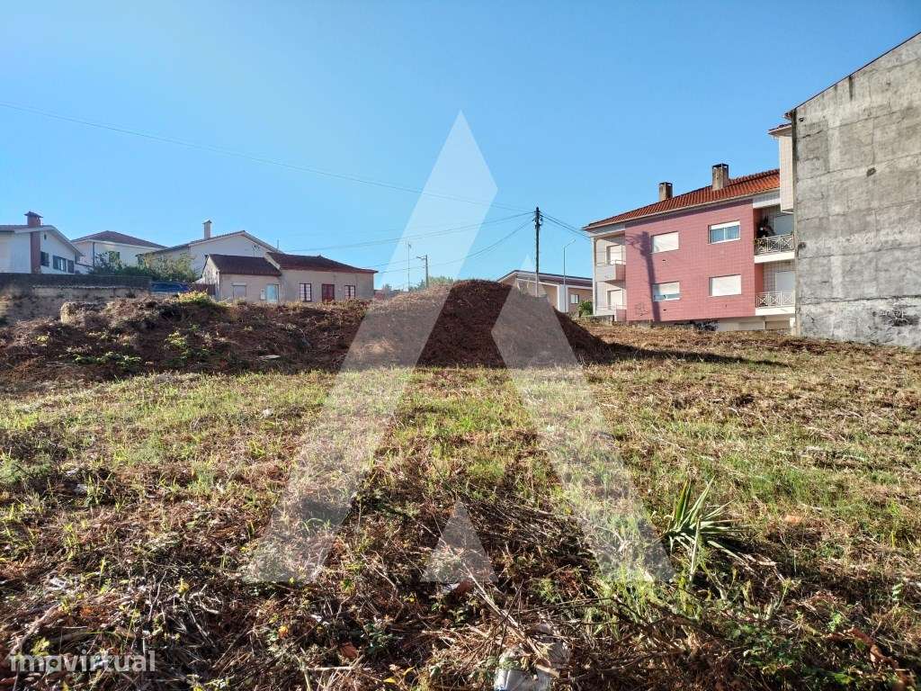 Moradia T4 e 2 lotes de terreno no centro de Albergaria-a-Velha! - Grande imagem: 2/31