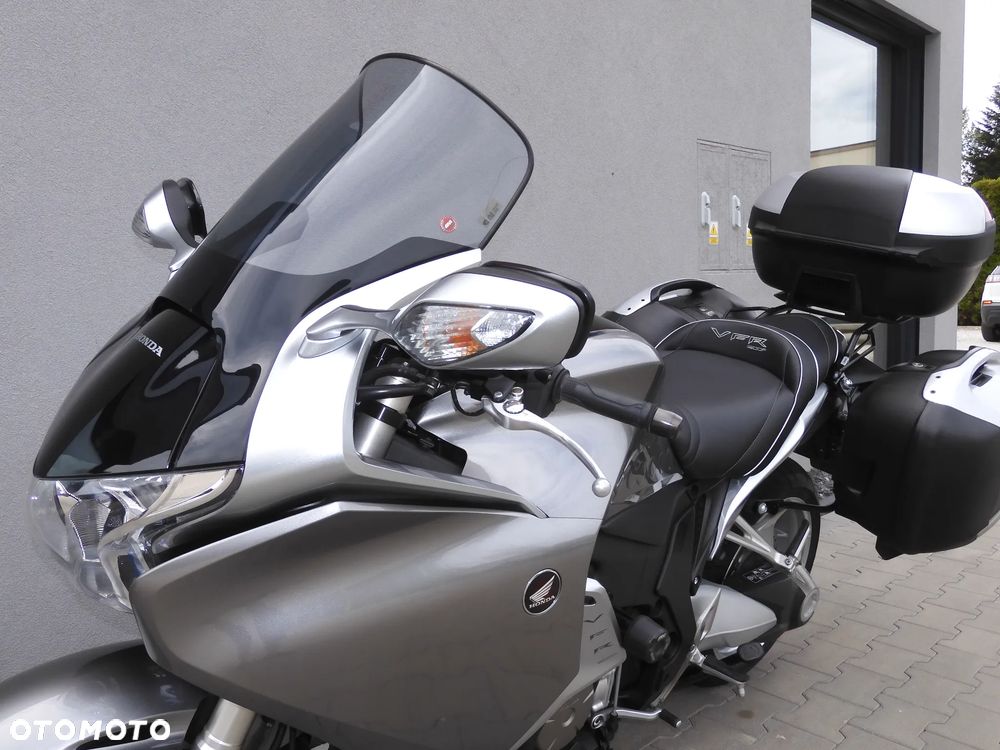 Honda VFR - 23
