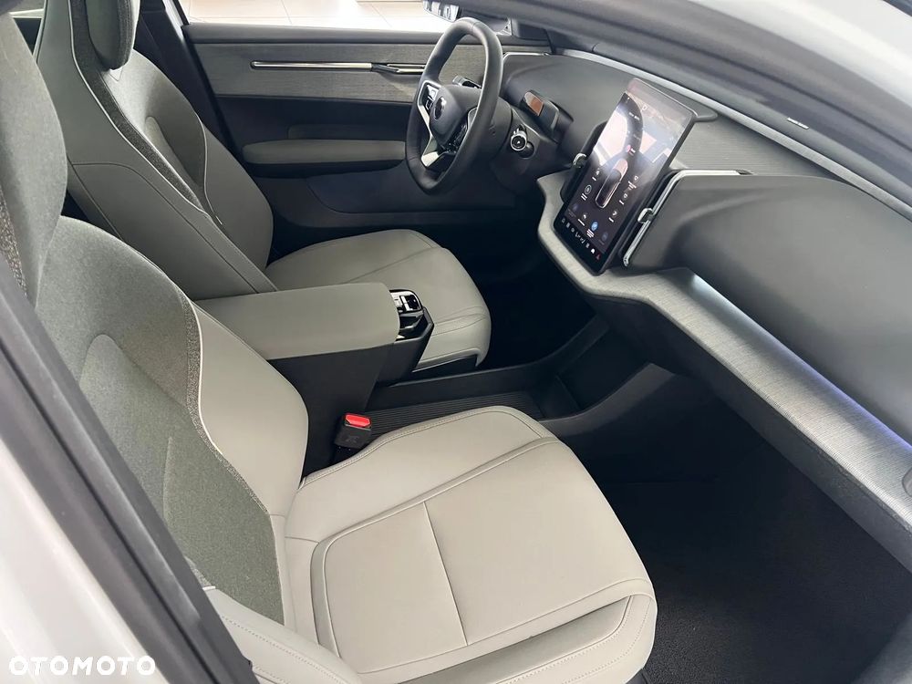 Volvo EX30 69kWh Twin Motor Ultra Black Edition - 20