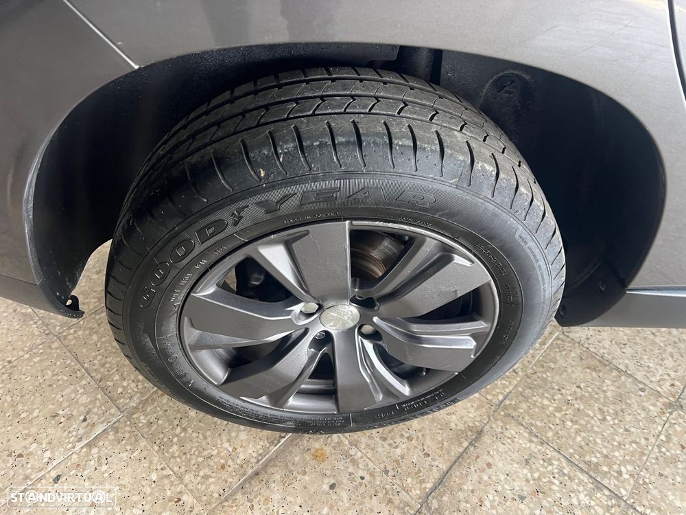Peugeot 2008 1.2 PureTech Style - 7