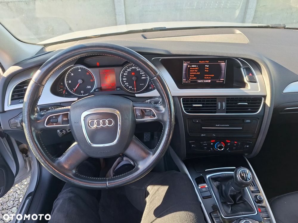 Audi A4 Avant 2011 photo 2