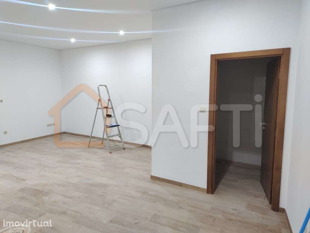 Espaço comercial na Entrada do Castelo de Vinhais - Grande imagem: 3/8