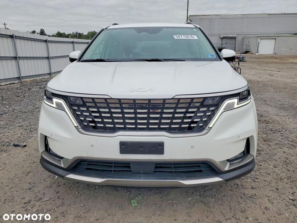 Kia Carnival - 2