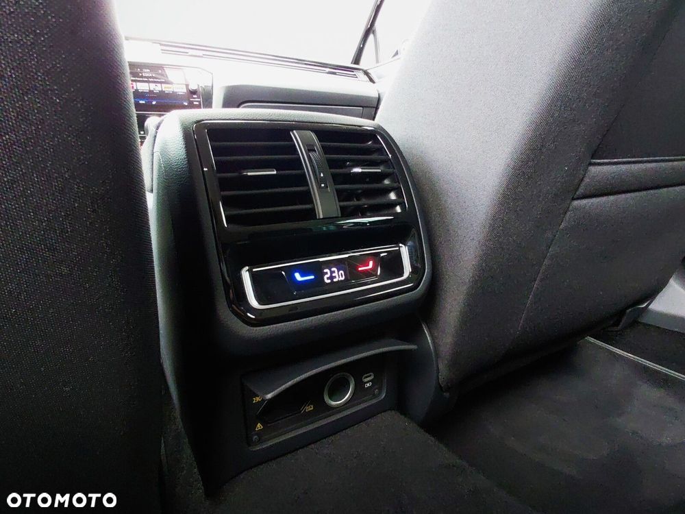 Volkswagen Passat Variant 2.0 TDI Business DSG - 36