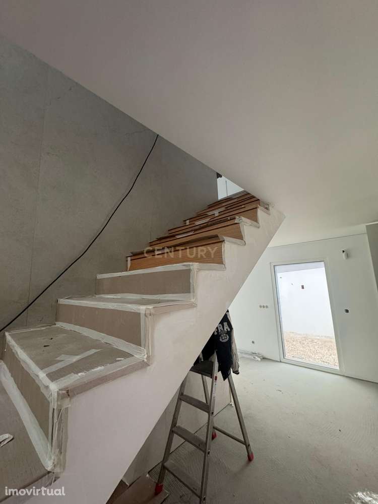 Moradia T4 contemporânea em Construção em Trajouce – São Domingos de R - Grande imagem: 4/30