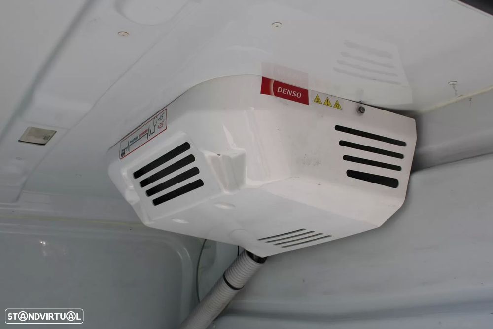 Renault trafic 2.0 blue dci c/frio - 11