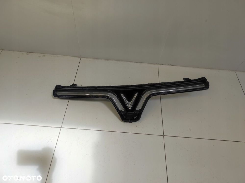 GRILL ATRAPA ŚWIATŁO DZIENNE LED ZDERZAKA PRZÓD VINFAST VF9 - 1