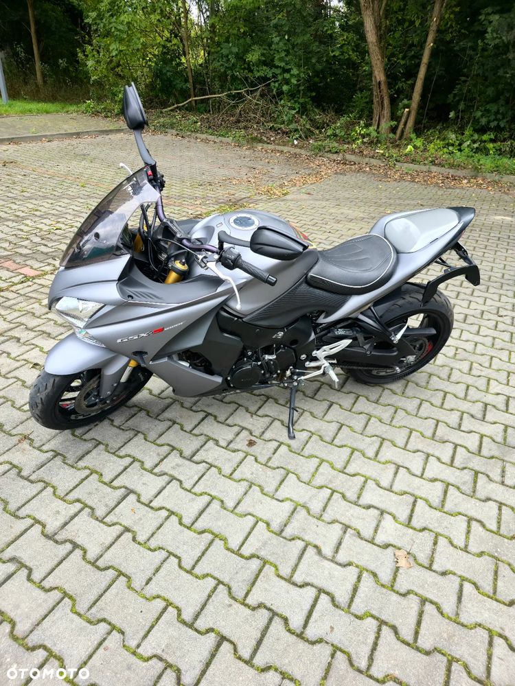 Suzuki GSX 1000 - 3