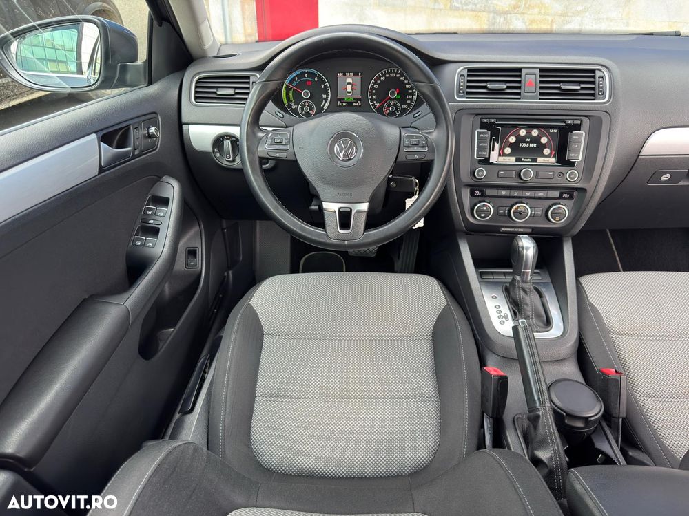 Volkswagen Jetta - 6