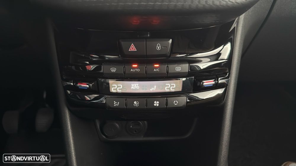 Peugeot 208 PureTech 82 Start & Stop Allure - 11