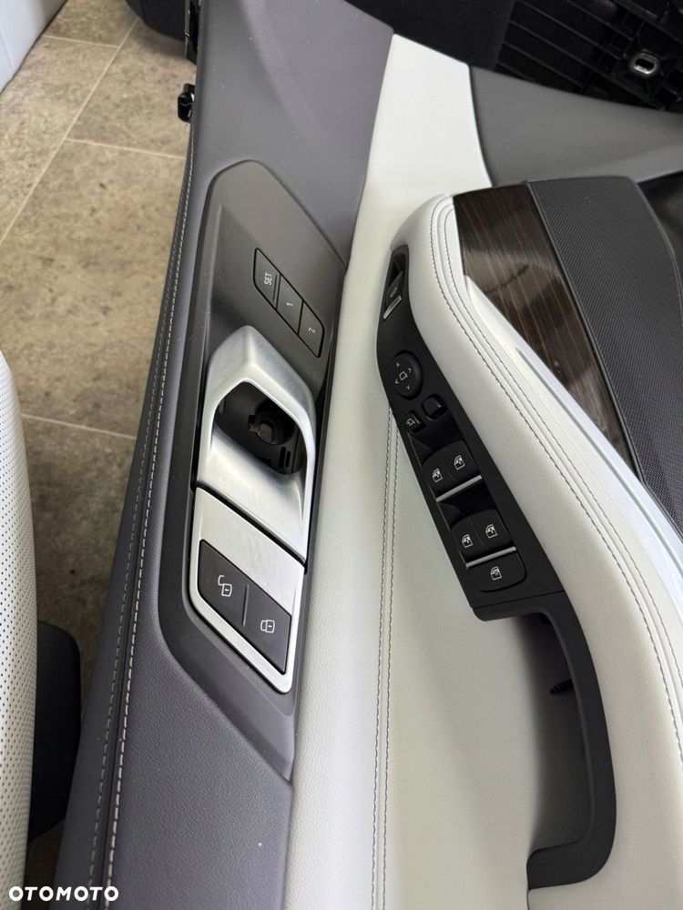 BMW X5 G05 WNĘTRZE FOTELE KANAPA BOCZKI M-PAKIET SKÓRA PODGRZEWANE SILVER - 11