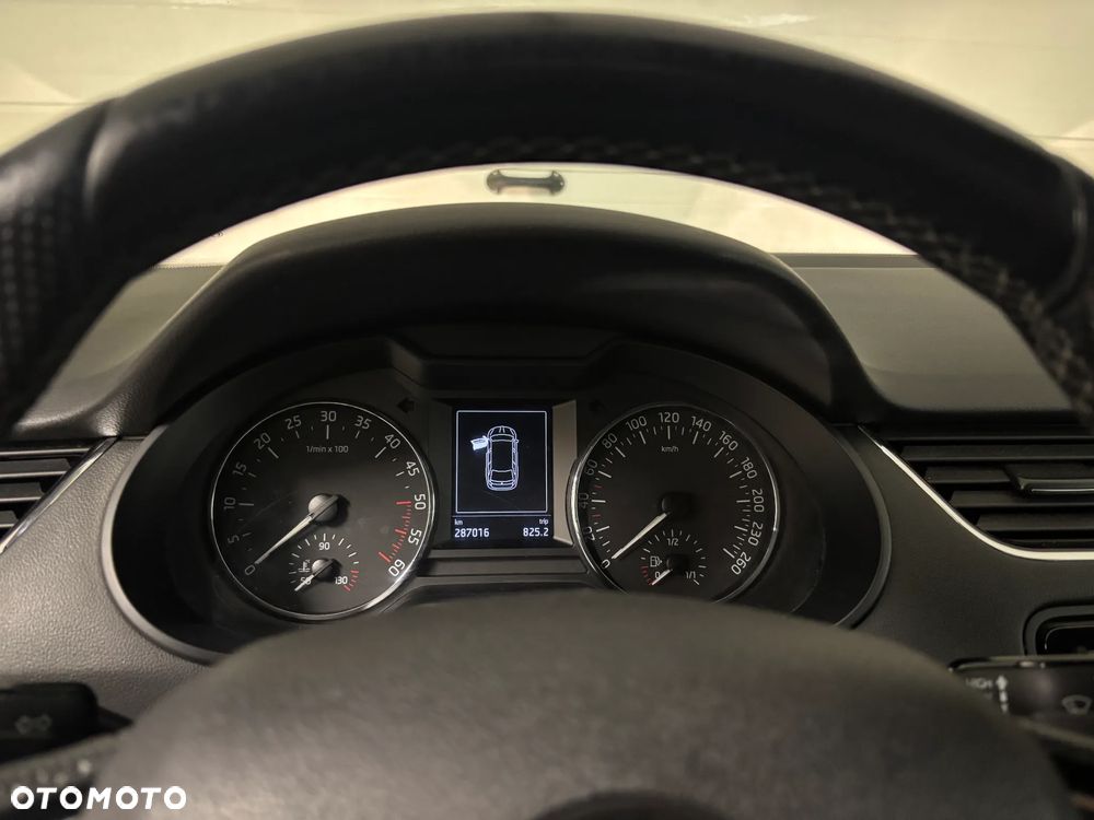 Skoda Octavia 2.0 TDI Edition DSG - 10