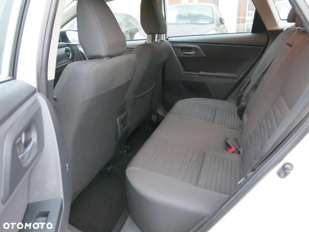 Toyota Auris - 11