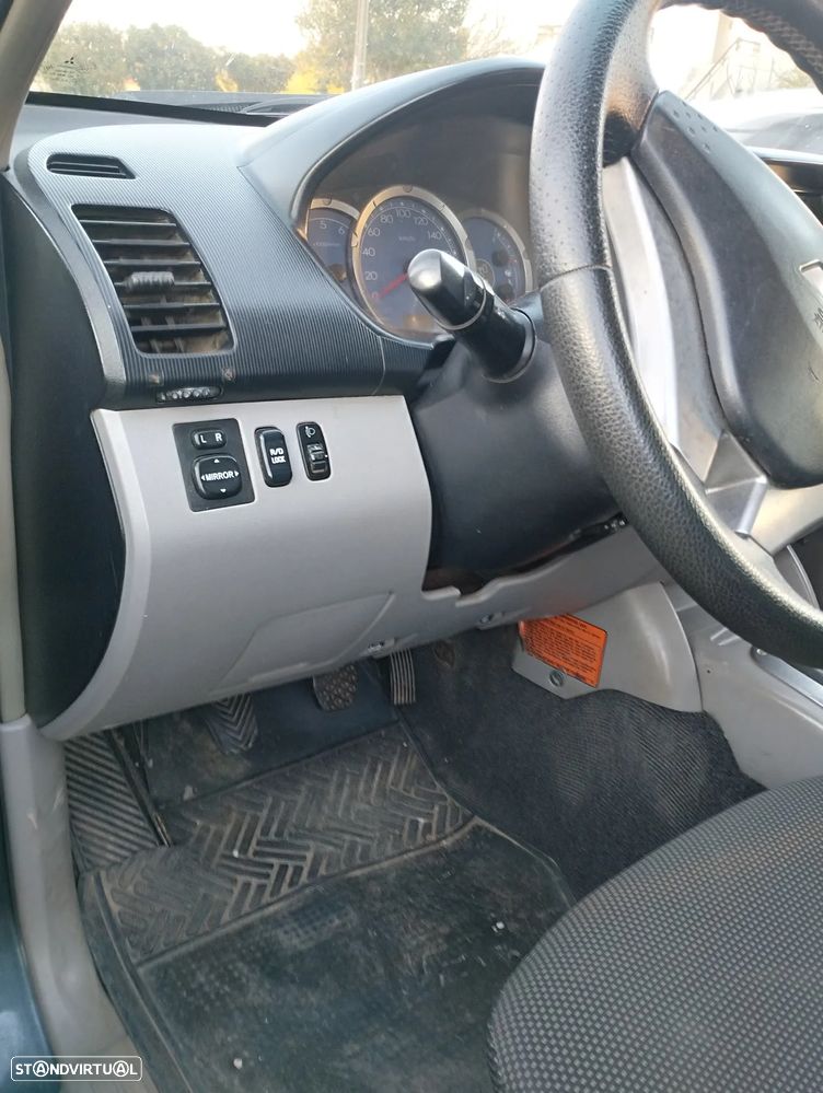Mitsubishi L200 2.5 DI-D CD Invite AC+ABS - 8
