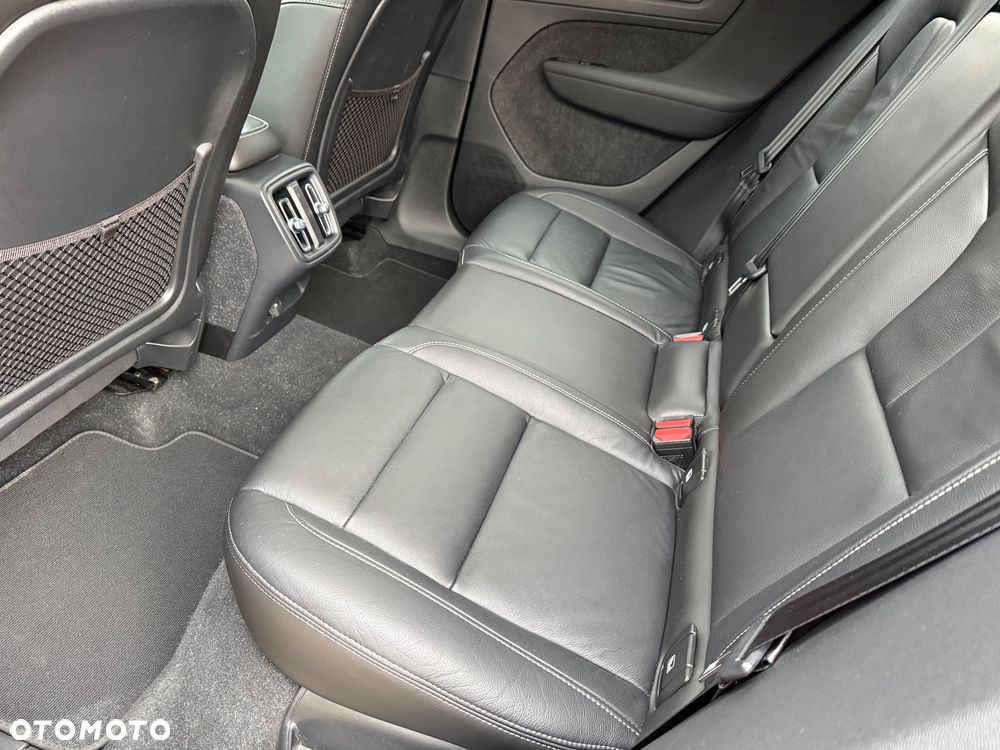 Volvo XC 40 B3 B DKG Plus Dark - 41