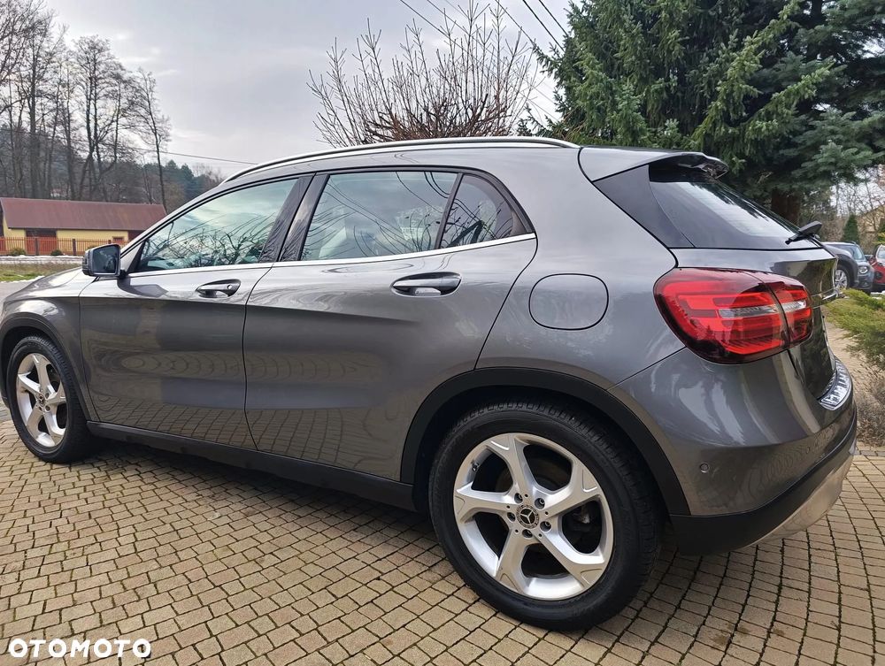 Mercedes-Benz GLA 200 Urban - 3