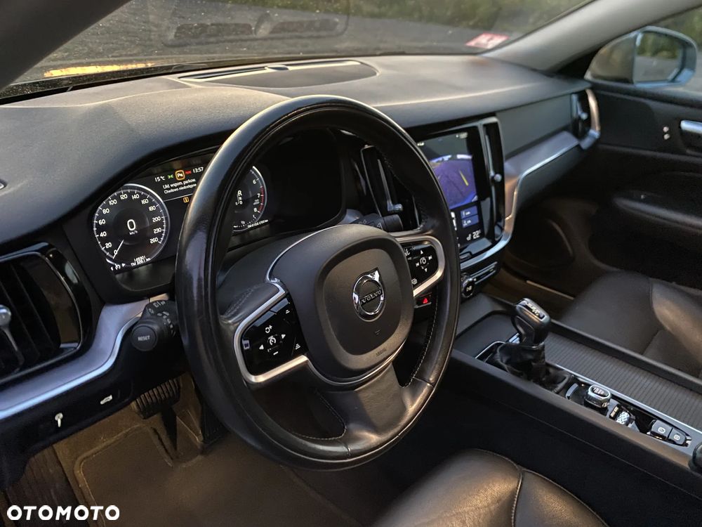 Volvo S60 T5 AWD Momentum Pro - 29