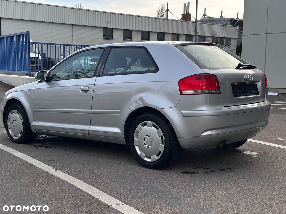 Audi A3 3-drzwiowe 1.6 Ambition - 3