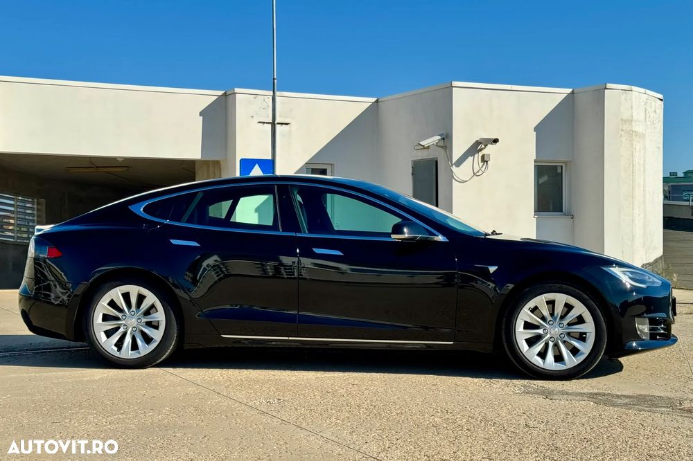 Tesla Model S - 6