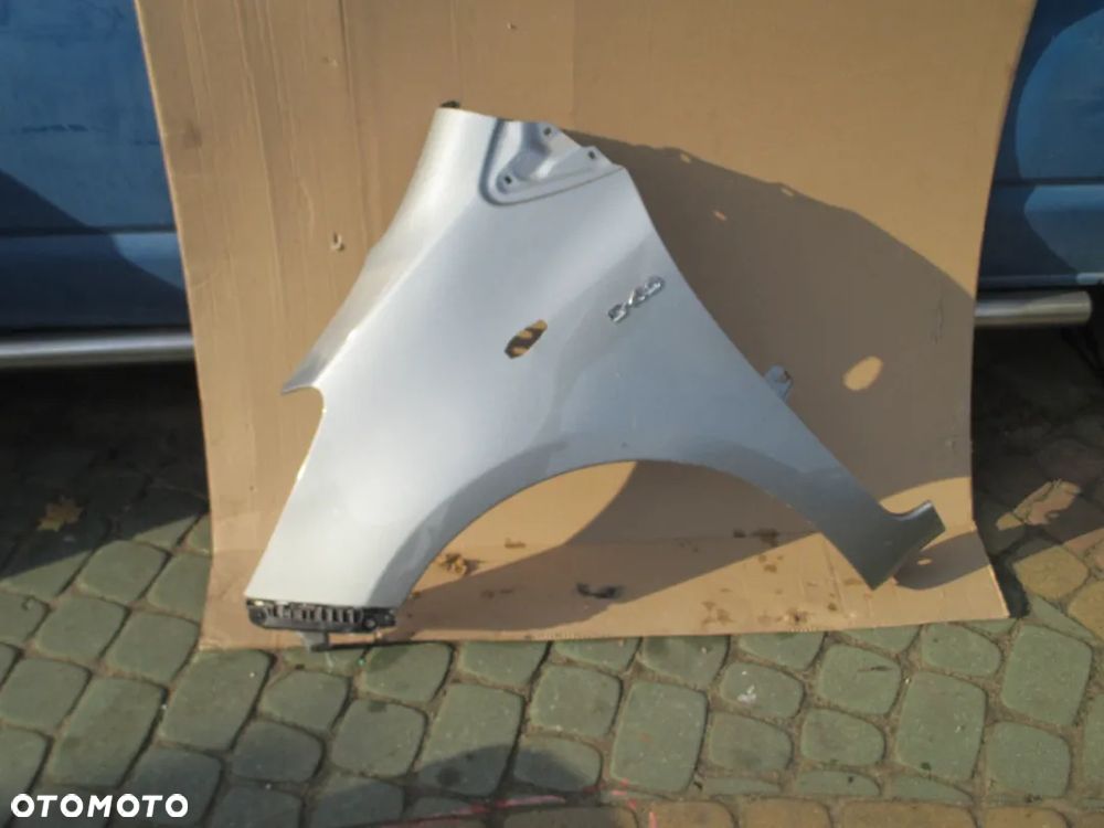 Błotnik lewy TOYOTA YARIS II BEZ RDZY ORGINAŁ - 1