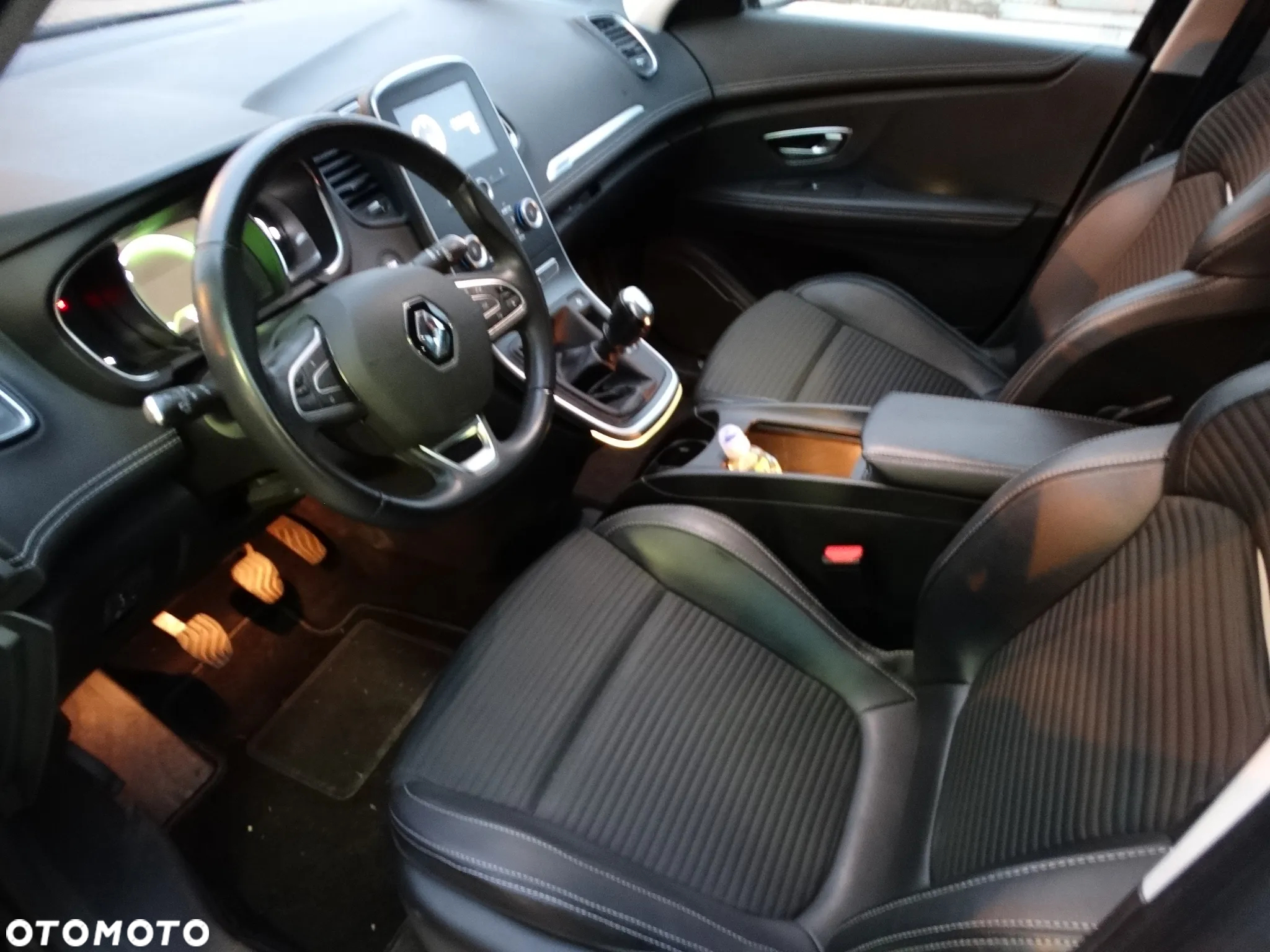 Renault Scenic dCi 110 Hybrid Assist Business - 16