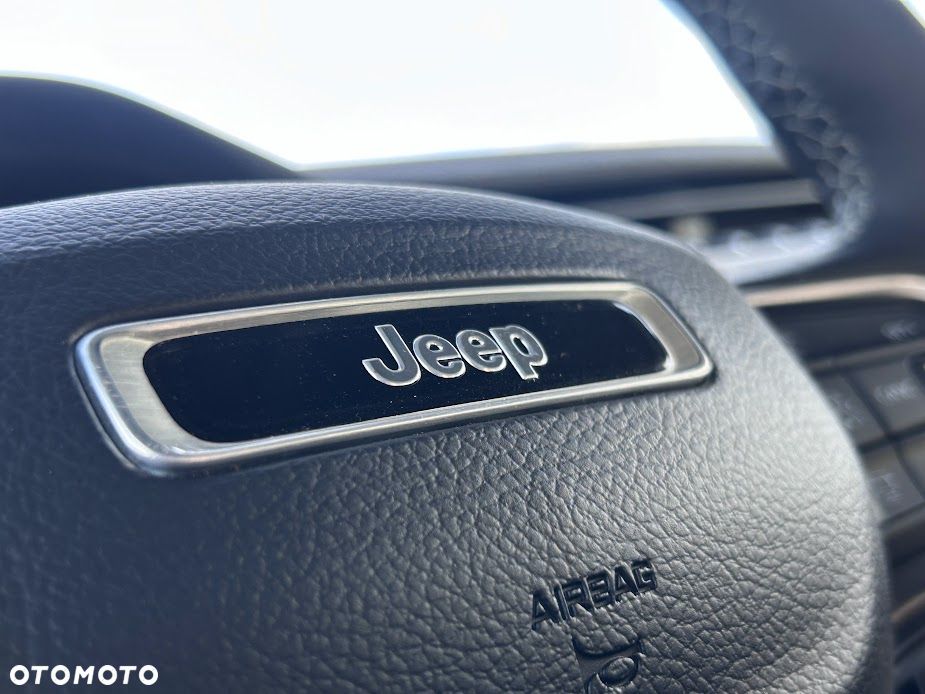 Jeep Grand Cherokee - 24