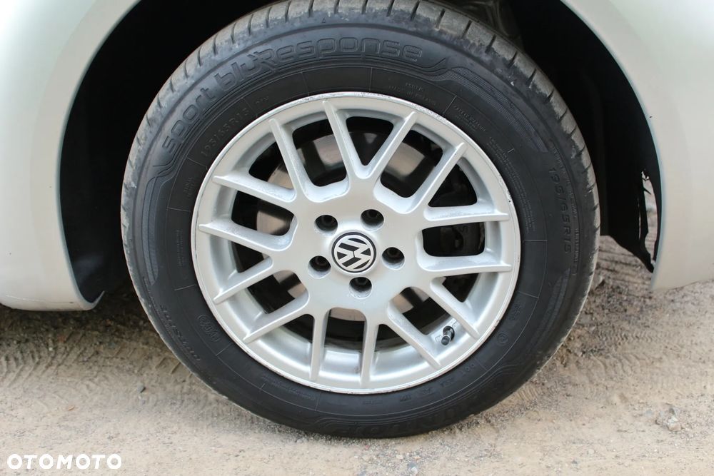 Volkswagen New Beetle - 28