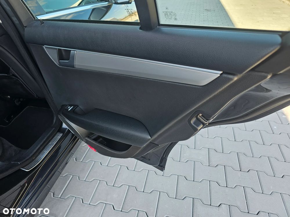 Mercedes-Benz Klasa C 180 CDI 7G-TRONIC Avantgarde Edition - 31