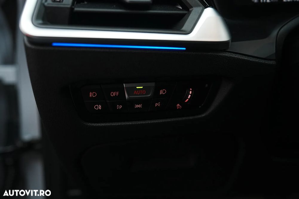 BMW Seria 3 318i Aut. - 35