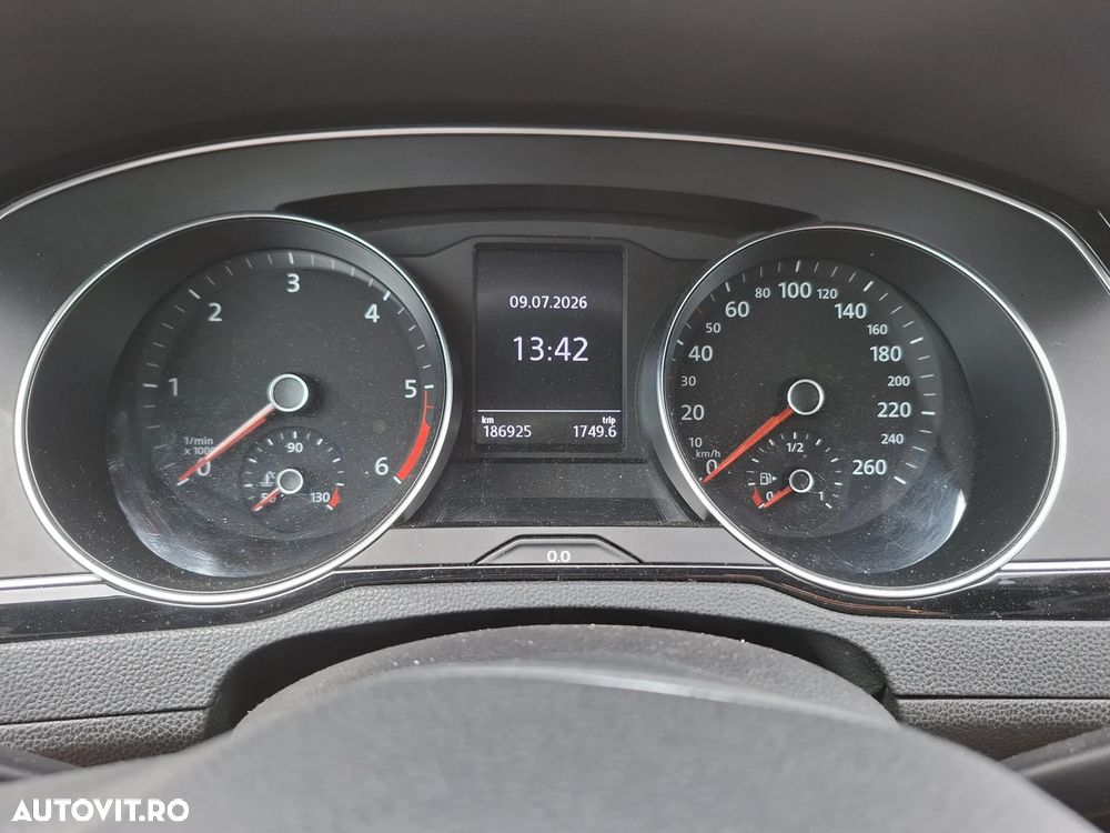 Volkswagen Passat 1.6 TDI DSG Comfortline - 8