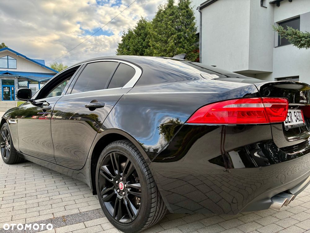 Jaguar XE 20d AWD Portfolio - 8