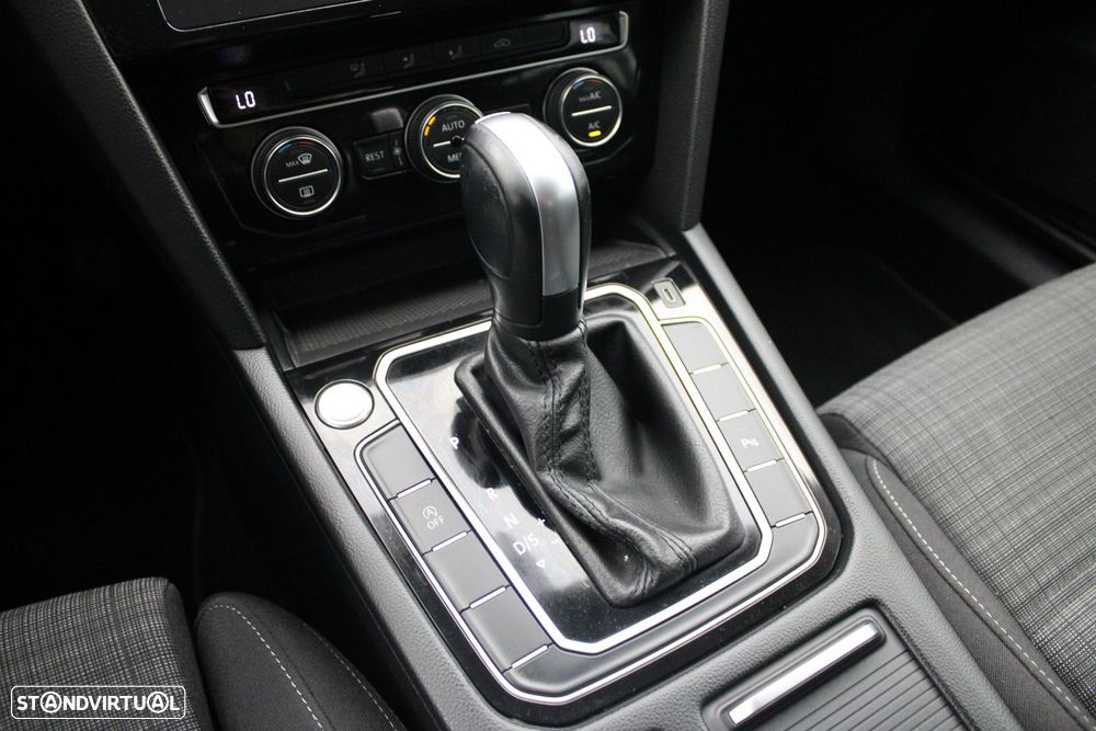 VW Passat 1.6 TDI Business DSG - 22