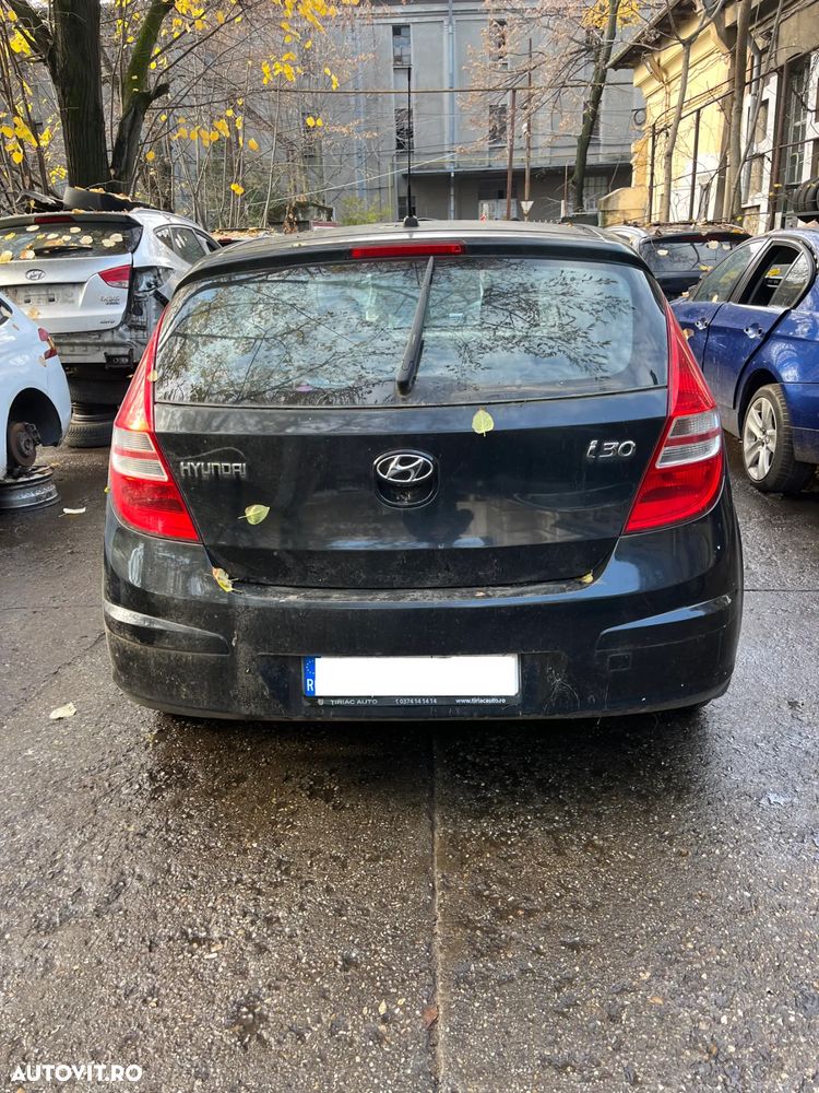Dezmembrez Hyundai i30 2008 negru 1,4 benzina 80KW - 5