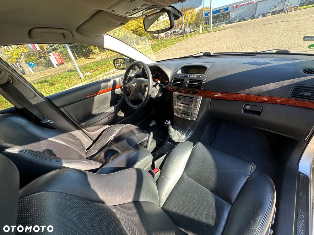 Toyota Avensis 2.2 D-4D Sol - 30