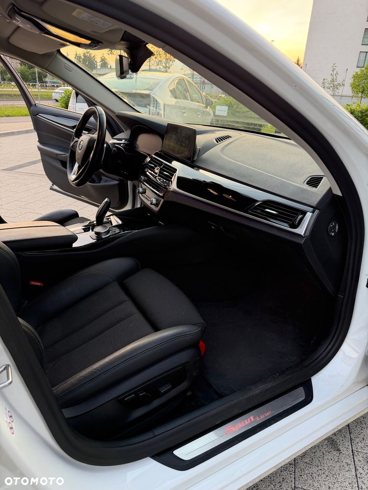 BMW Seria 5 518d Sport Line - 10