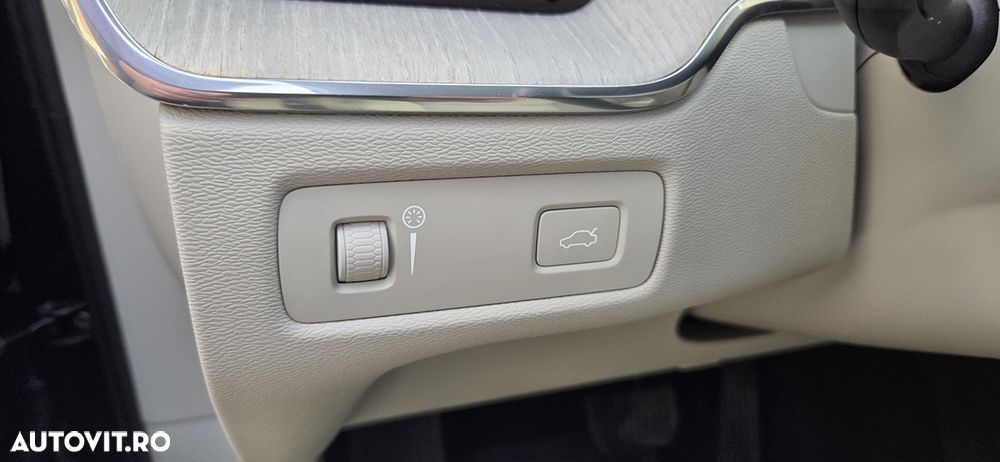 Volvo XC 60 B4 MHEV AT8 AWD Inscription - 29