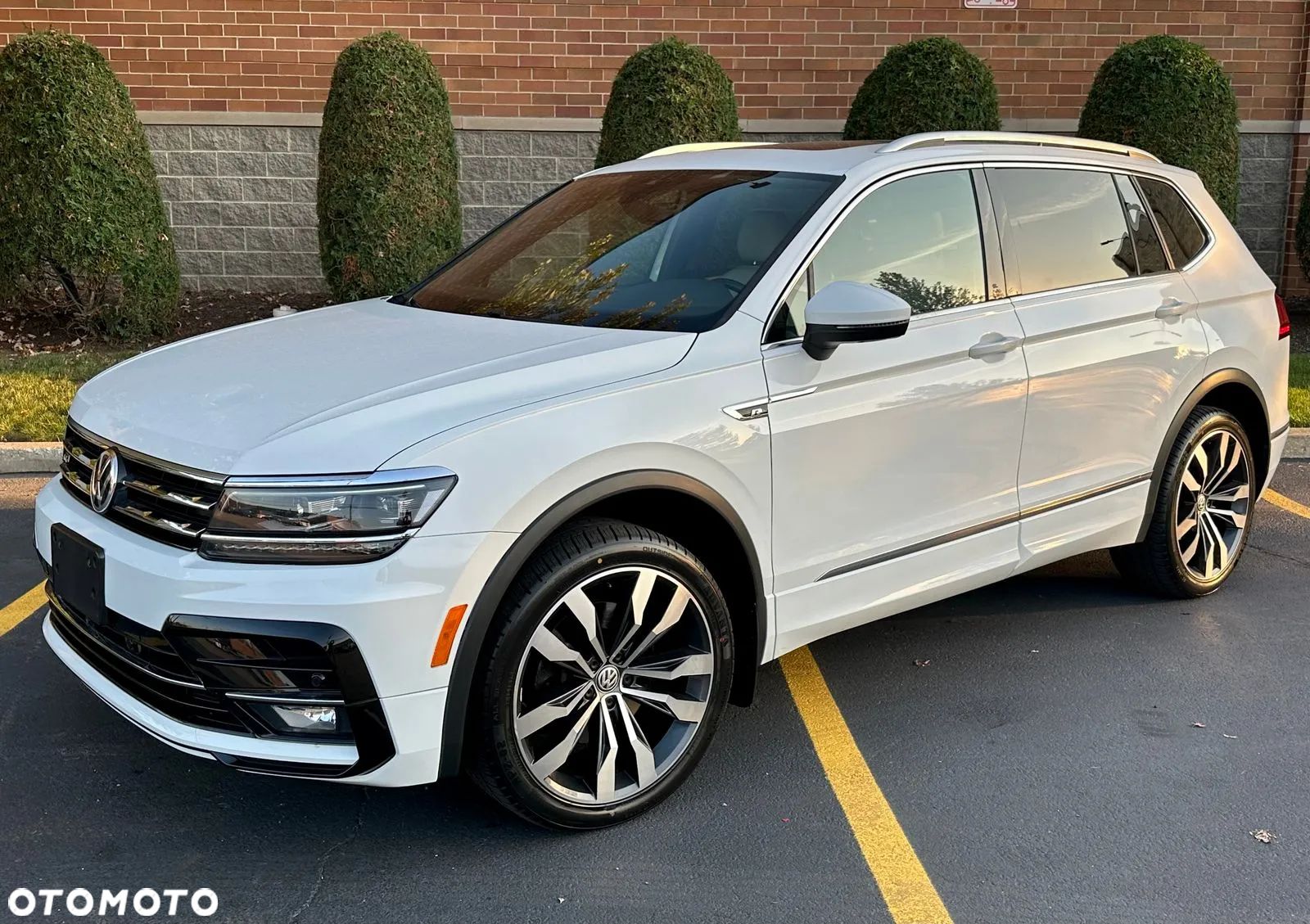Volkswagen Tiguan - 1