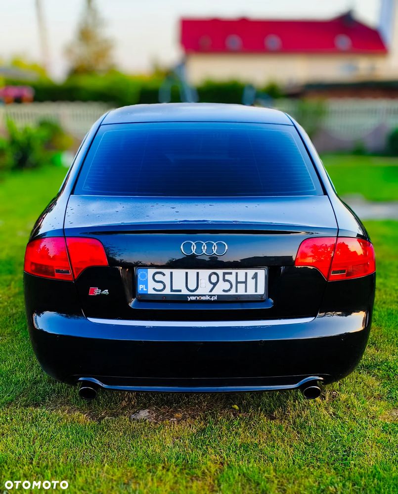 Audi A4 Limousine - 4