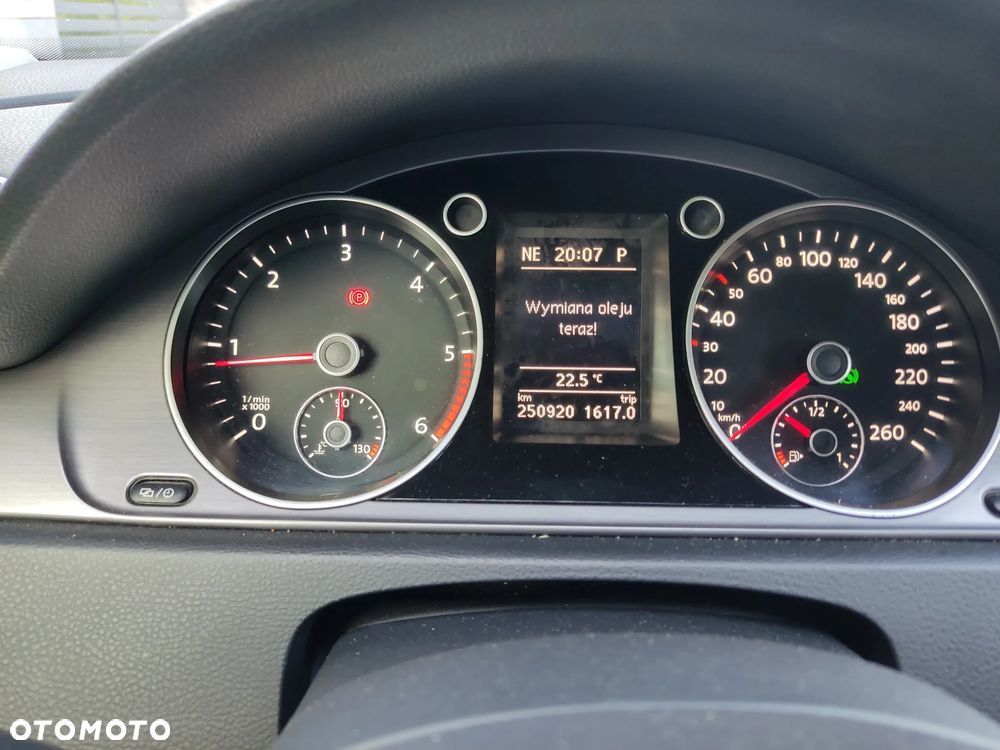 Volkswagen Passat 2.0 TDI DSG BlueMotion Technology Comfortline - 6