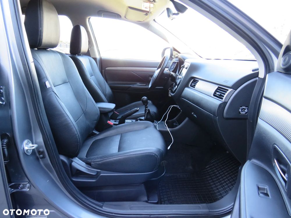 Mitsubishi Outlander 2.2 DI-D 4WD Diamant Edition - 34