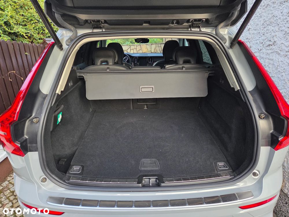 Volvo XC 60 B5 B AWD Plus Dark - 21