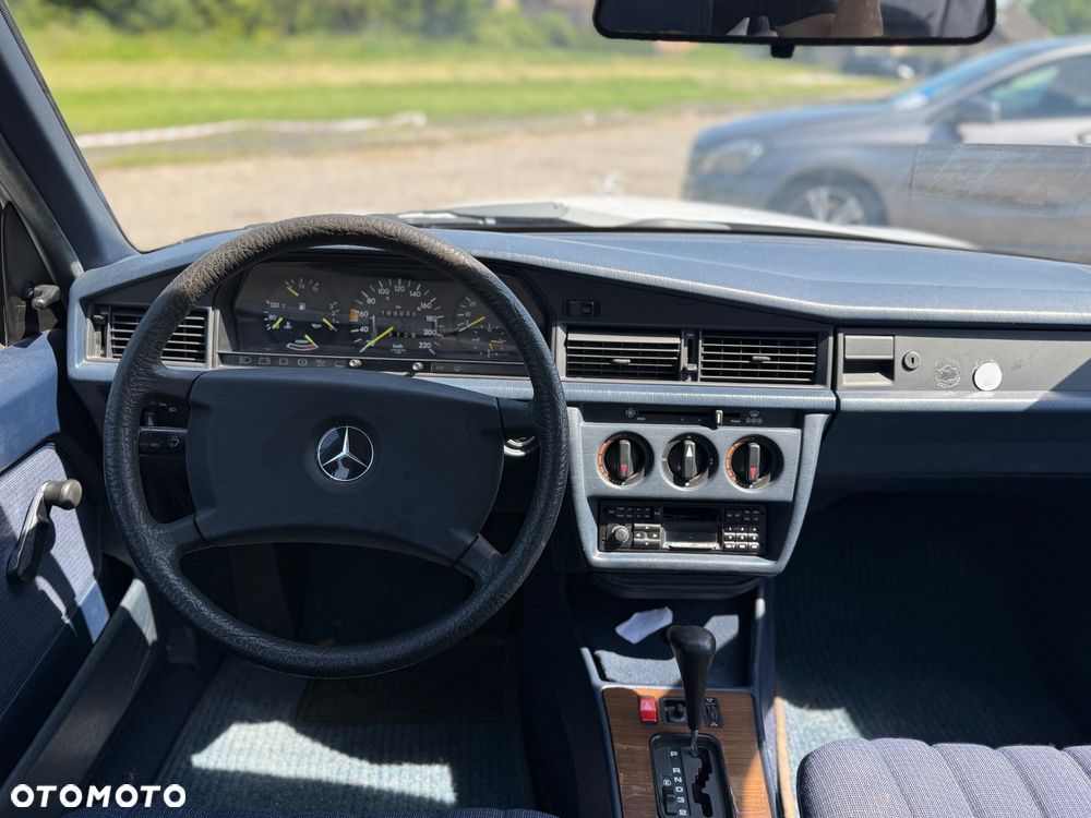 Mercedes-Benz W201 (190) - 13