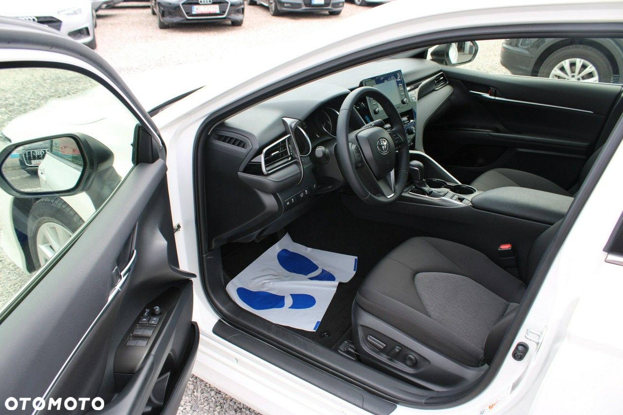 Toyota Camry - 16