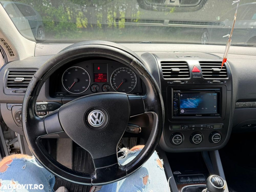 Volkswagen Jetta 2.0 TDI Comfortline - 8
