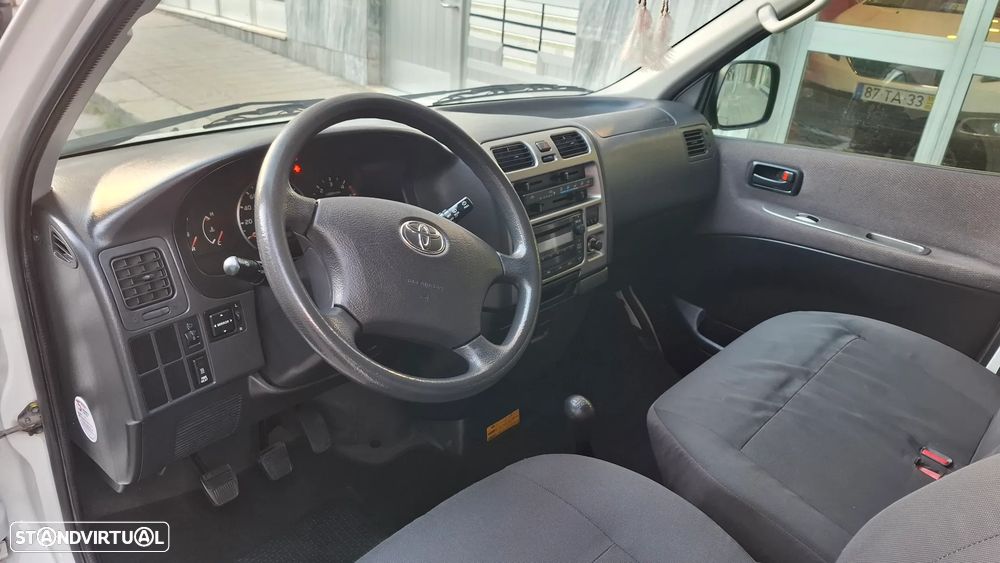 Toyota HiAce 2.5 D-4D Service 2.8T AC - 17