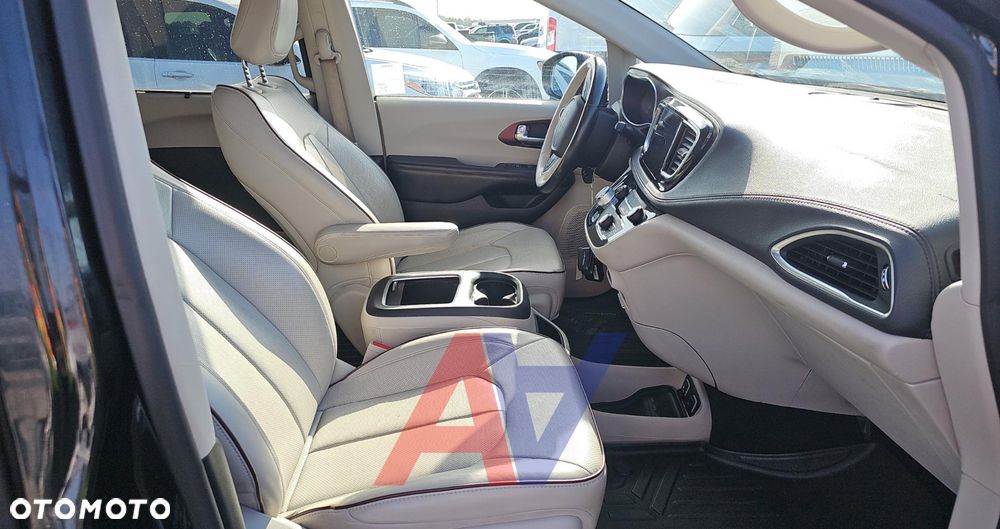 Chrysler Pacifica - 13